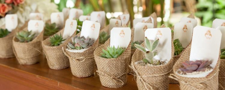 main of Some Unique Wedding Favors Will Keep Wedding Guests Entertained